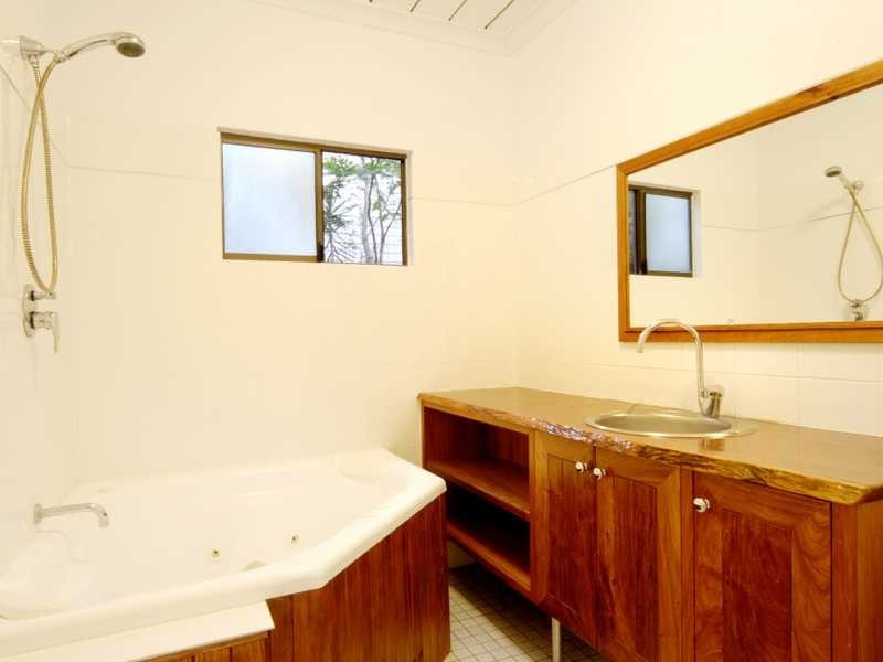 4 Balaka Street, Cannonvale QLD 4802