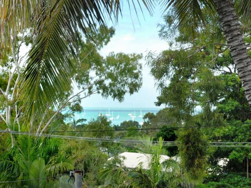 4 Balaka Street, Cannonvale QLD 4802
