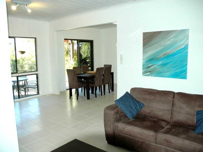 4 Balaka Street, Cannonvale QLD 4802