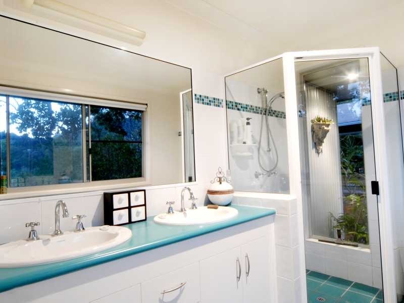 24 Pringle Rd, Cannonvale QLD 4802