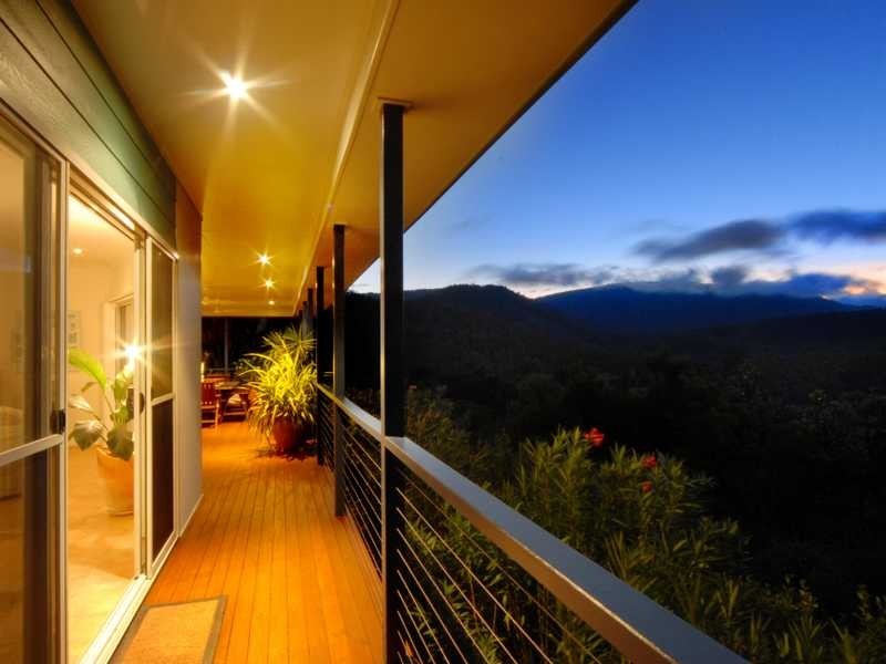 24 Pringle Rd, Cannonvale QLD 4802