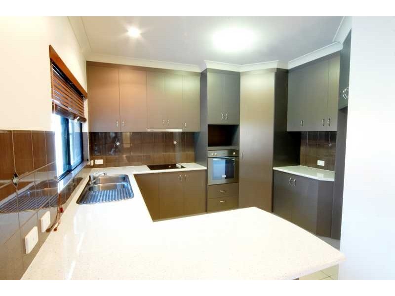 17 Valley Drive, Cannonvale QLD 4802