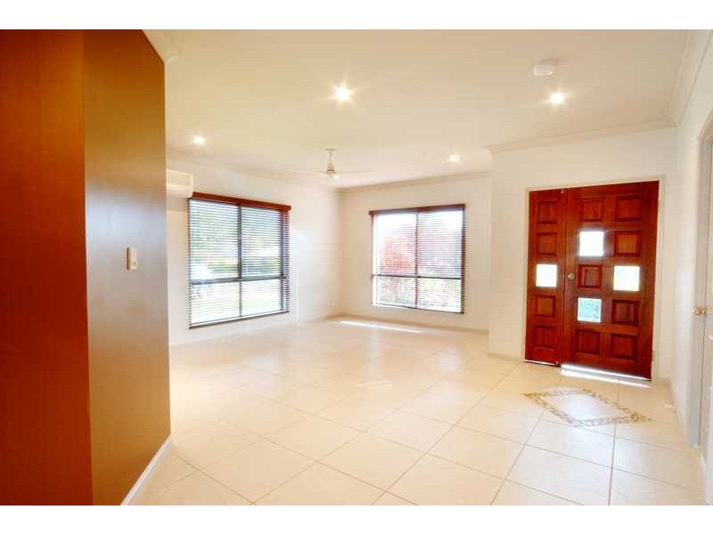 17 Valley Drive, Cannonvale QLD 4802