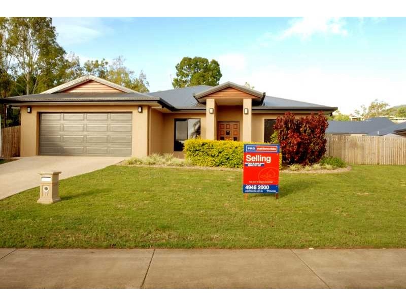 17 Valley Drive, Cannonvale QLD 4802
