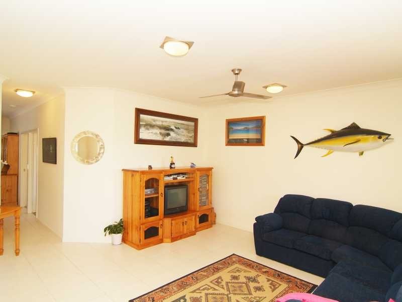 8 Wills Court, Cannonvale QLD 4802