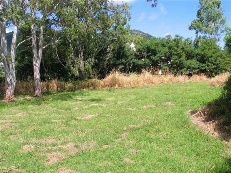3 Pleasant Drive, Cannonvale QLD 4802