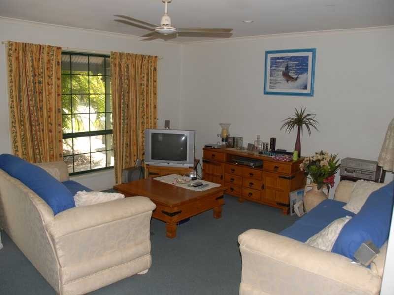 10 Cateran Close, Cannonvale QLD 4802