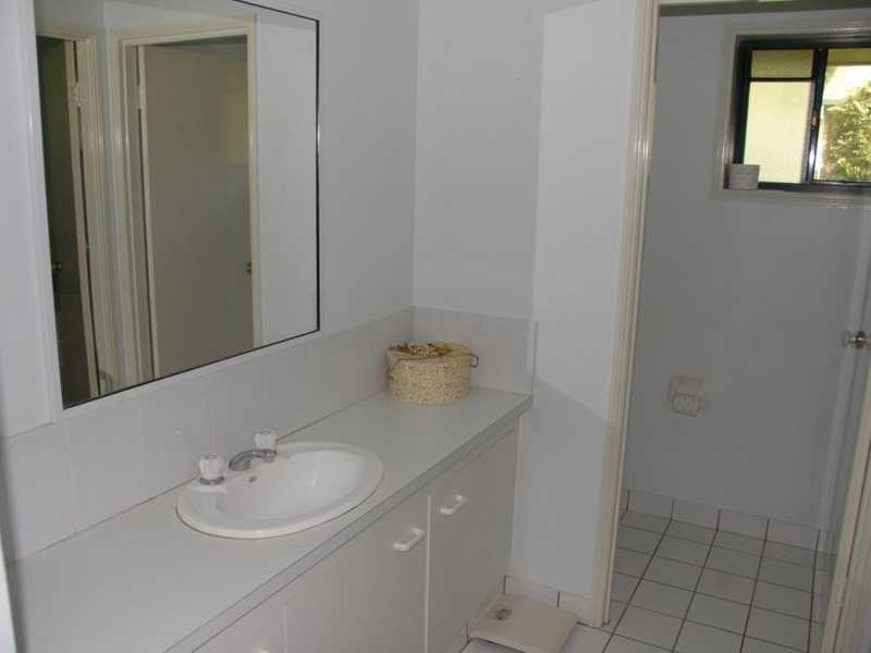 10 Cateran Close, Cannonvale QLD 4802