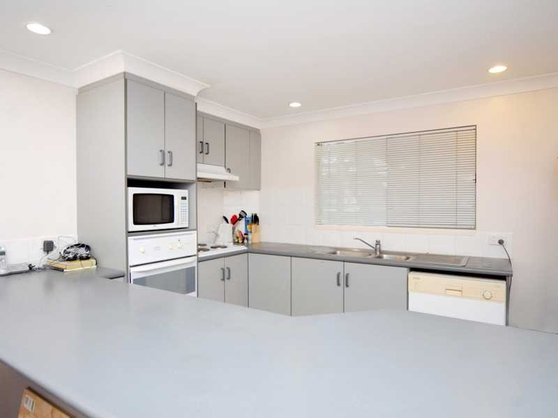 Unit 2/24 Pandanus Drive, Cannonvale QLD 4802