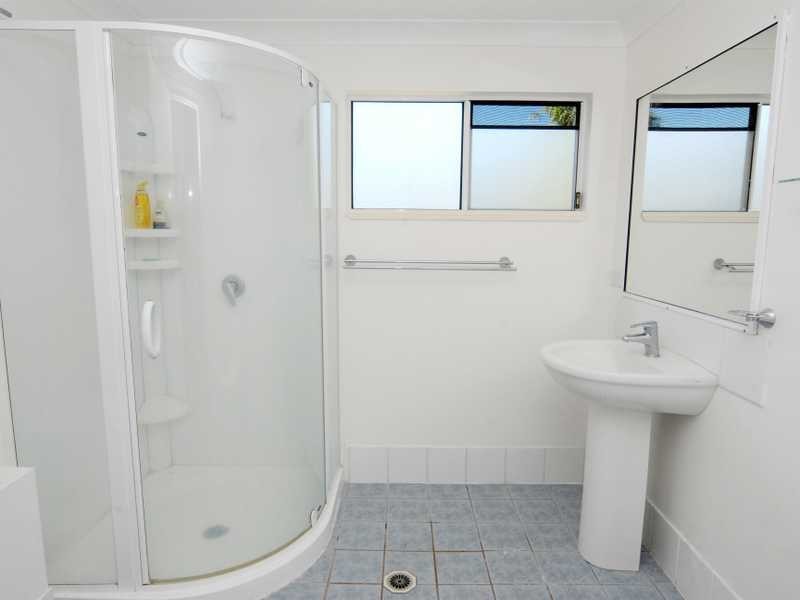 Unit 2/24 Pandanus Drive, Cannonvale QLD 4802