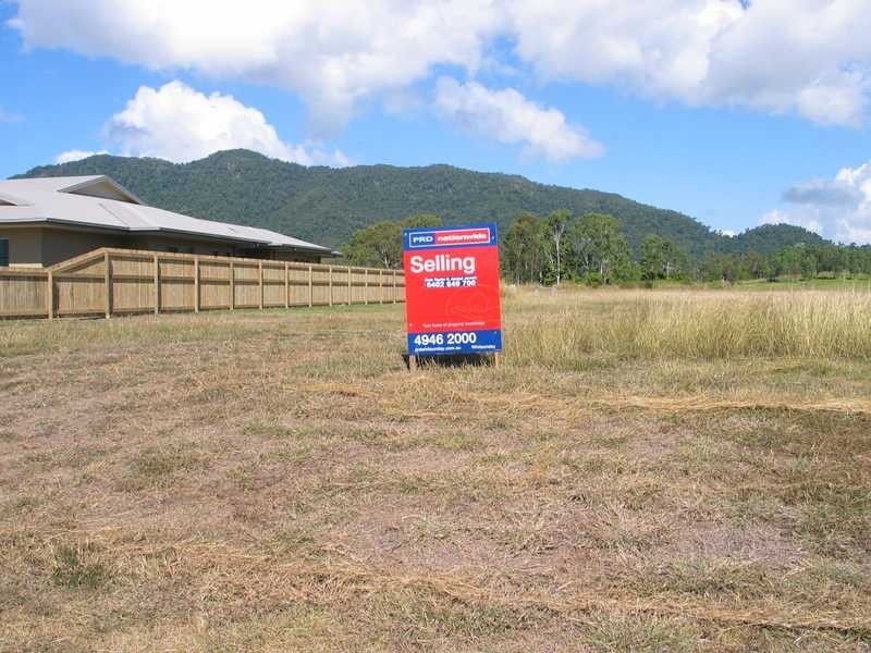 16 Henderson Street, Cannonvale QLD 4802