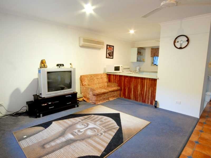 10 Hazelwood Crescent, Cannonvale QLD 4802