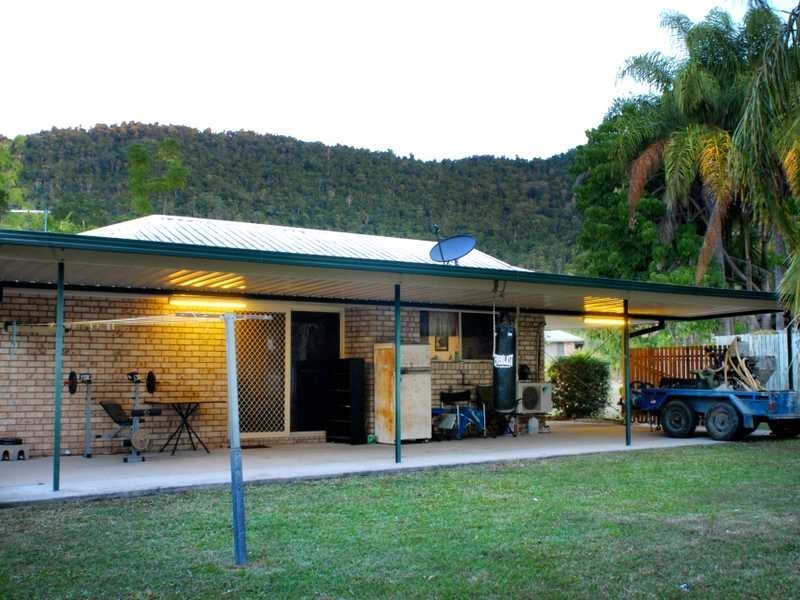 10 Hazelwood Crescent, Cannonvale QLD 4802