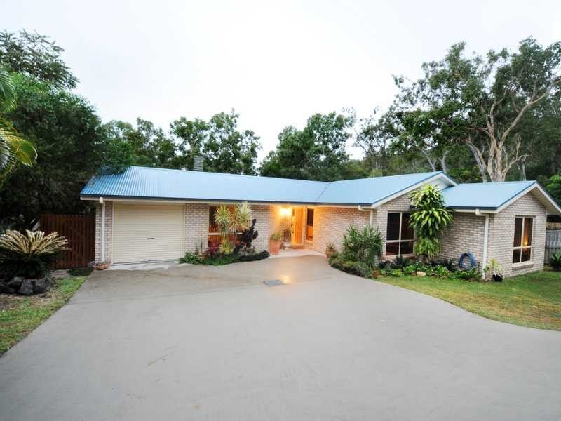 Unit 2/15 Eshelby Drive, Cannonvale QLD 4802