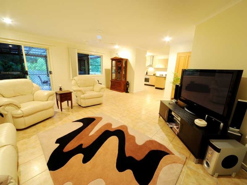 Unit 2/15 Eshelby Drive, Cannonvale QLD 4802