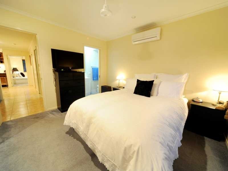 Unit 2/15 Eshelby Drive, Cannonvale QLD 4802