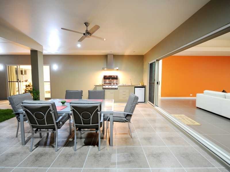 18 Henderson Street, Cannonvale QLD 4802