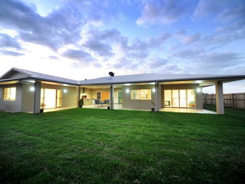 18 Henderson Street, Cannonvale QLD 4802