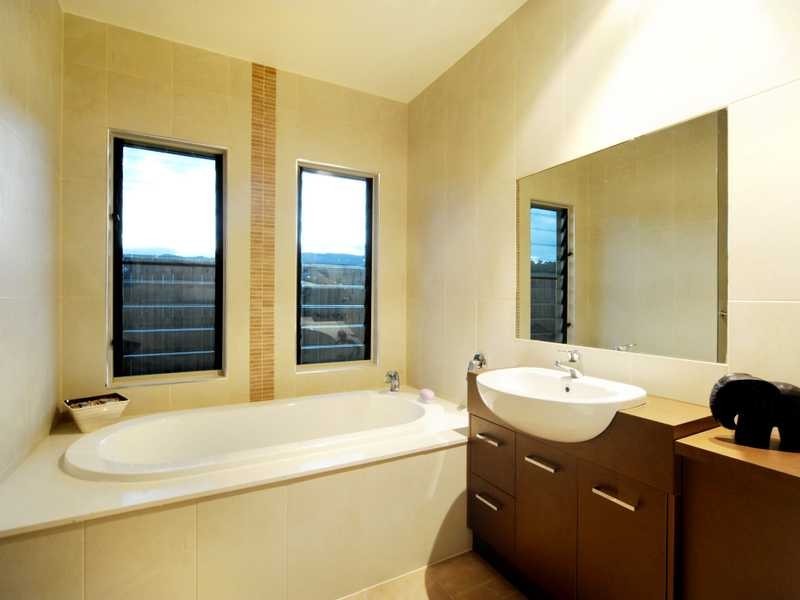 18 Henderson Street, Cannonvale QLD 4802