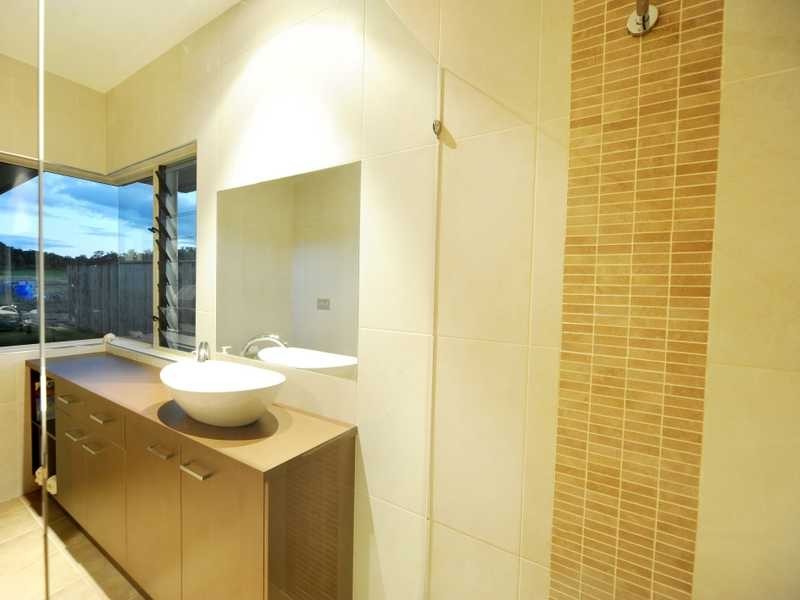 18 Henderson Street, Cannonvale QLD 4802