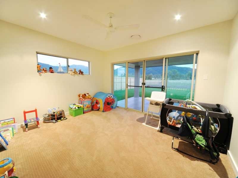 18 Henderson Street, Cannonvale QLD 4802