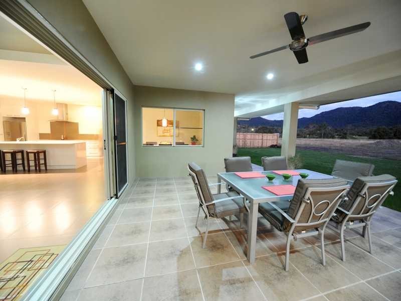 18 Henderson Street, Cannonvale QLD 4802