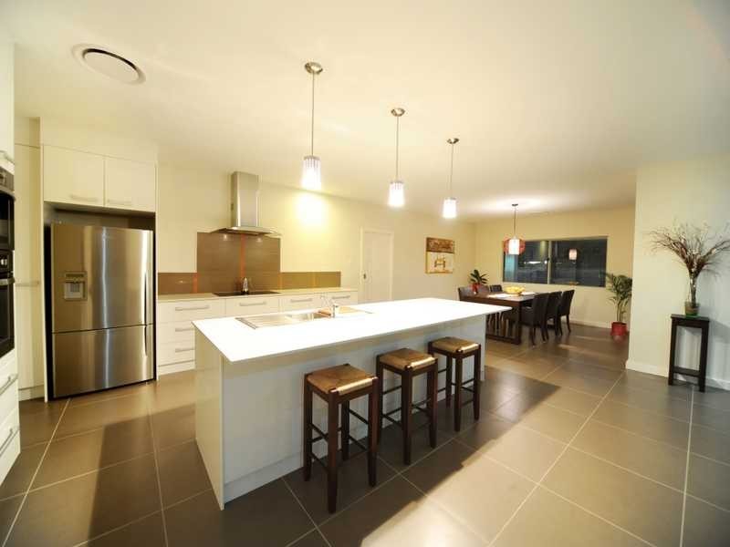 18 Henderson Street, Cannonvale QLD 4802