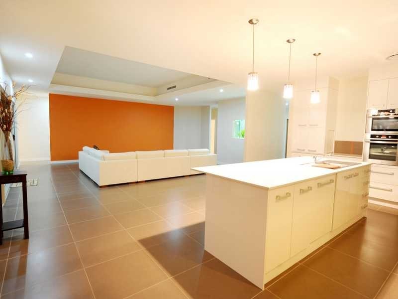 18 Henderson Street, Cannonvale QLD 4802