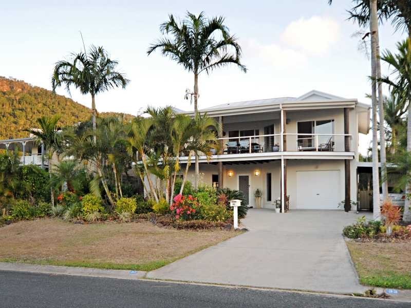 33 Country Road, Cannonvale QLD 4802