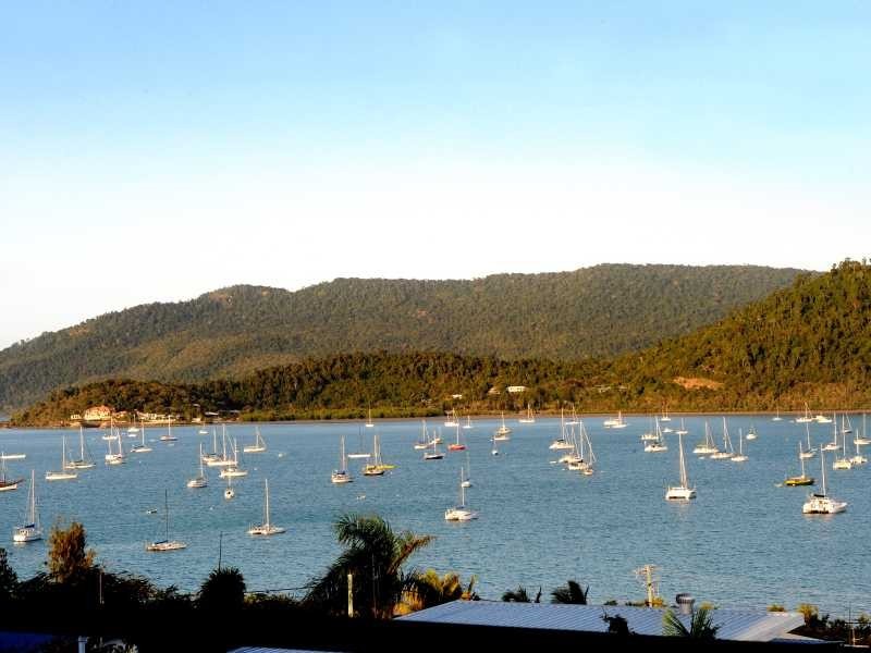 9 Summit Avenue, Airlie Beach QLD 4802