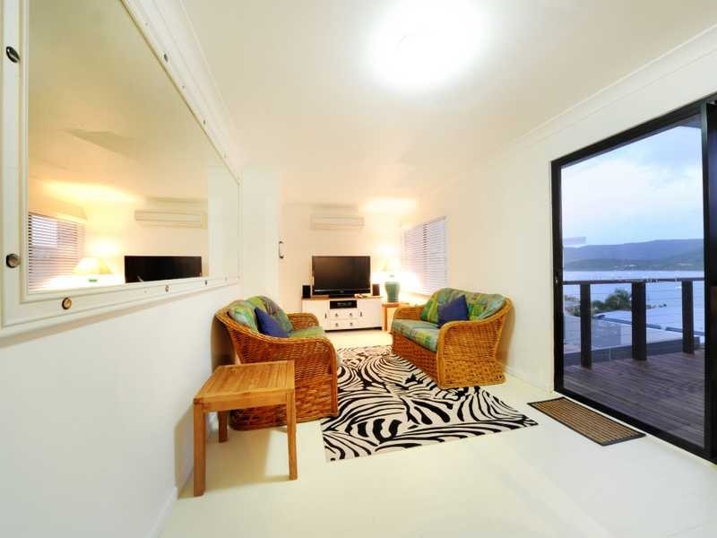 9 Summit Avenue, Airlie Beach QLD 4802