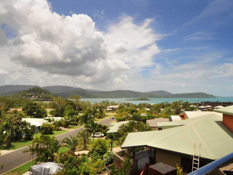 11 Jones Road, Cannonvale QLD 4802