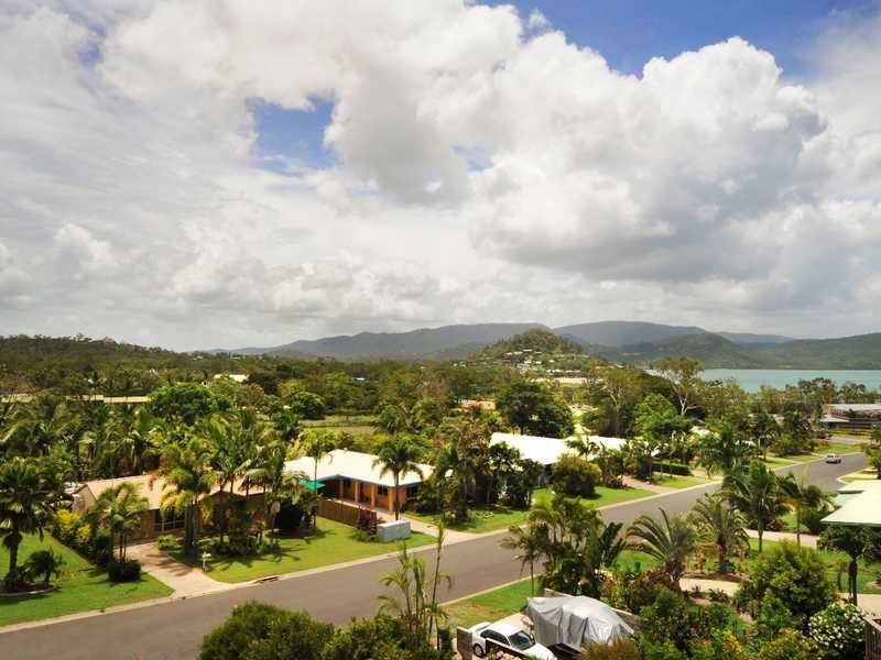 11 Jones Road, Cannonvale QLD 4802