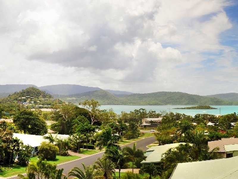 11 Jones Road, Cannonvale QLD 4802