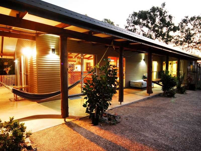4 Iluka Street, Cannonvale QLD 4802