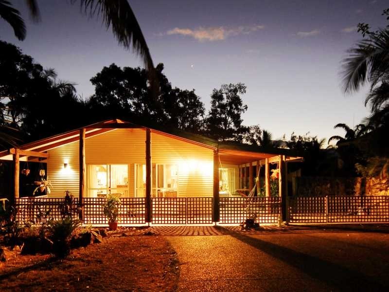 4 Iluka Street, Cannonvale QLD 4802