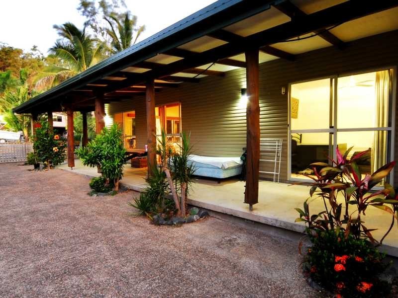 4 Iluka Street, Cannonvale QLD 4802