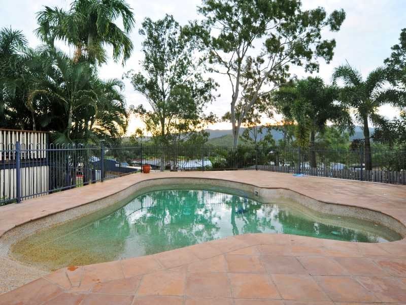 5 Linscot Close, Cannonvale QLD 4802