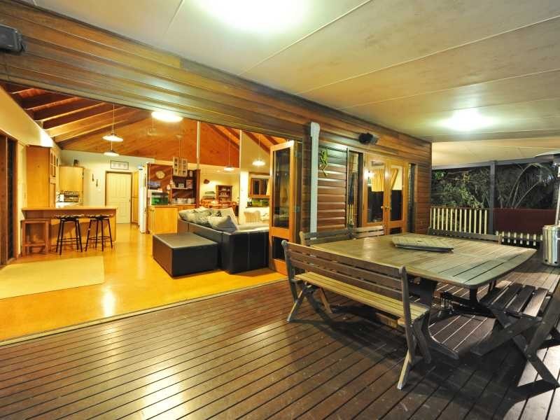 5 Linscot Close, Cannonvale QLD 4802