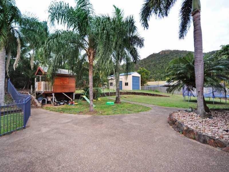 5 Linscot Close, Cannonvale QLD 4802