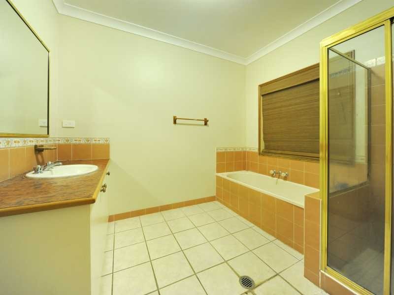 5 Linscot Close, Cannonvale QLD 4802