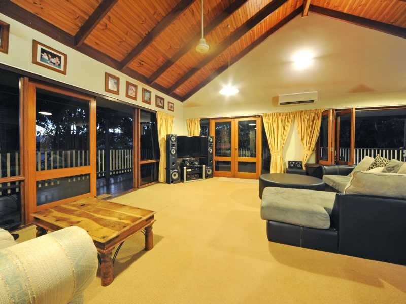 5 Linscot Close, Cannonvale QLD 4802