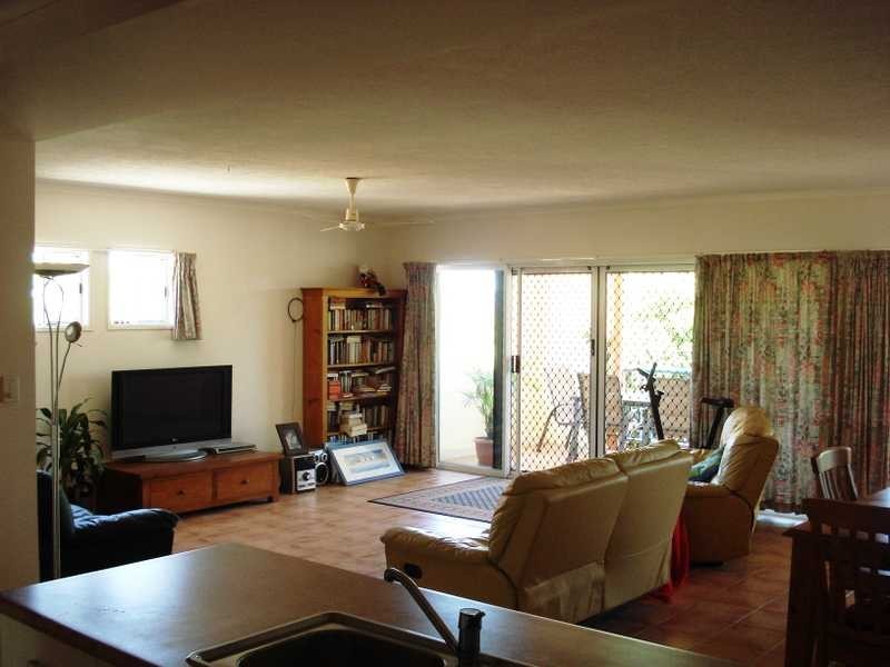 Unit 1/24 Island Drive, Cannonvale QLD 4802