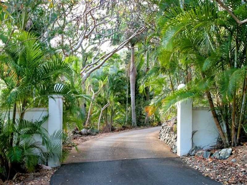 Cayman Estate 13 Border Drive, Cannonvale QLD 4802