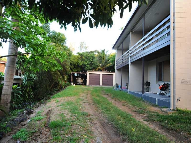 Unit 1 & 2/23 Manooka Drive, Cannonvale QLD 4802