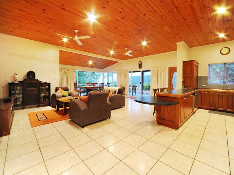 18 Illawong Street, Cannonvale QLD 4802