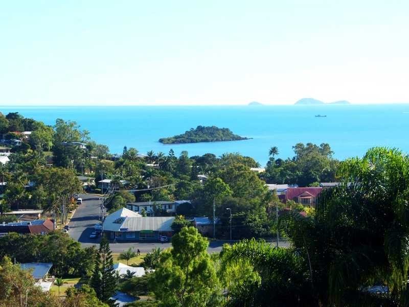 11 Illawong Street, Cannonvale QLD 4802