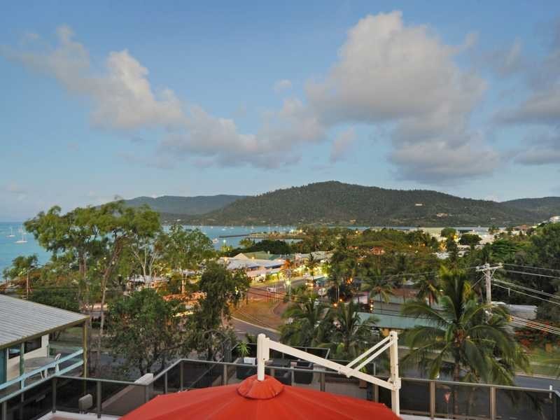 Unit 4/13 Begley Street, Airlie Beach QLD 4802