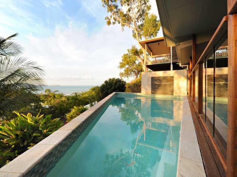 2 Woodwark Crescent, Cannonvale QLD 4802