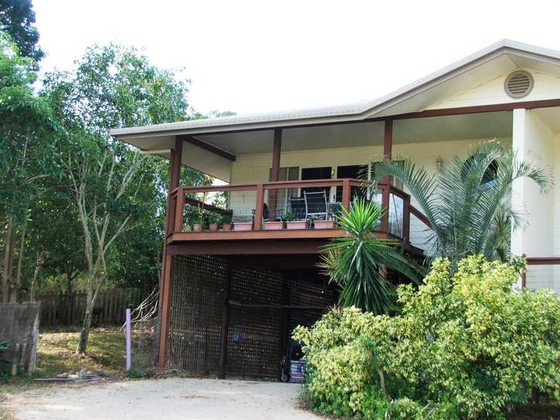 Unit 2/9 Macarthur Drive, Cannonvale QLD 4802